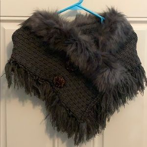 Fringe fur scarf with buttons